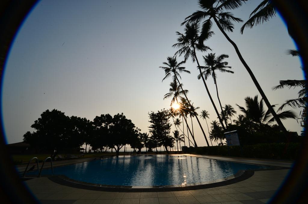 Laya Beach Hotel Wadduwa Eksteriør billede